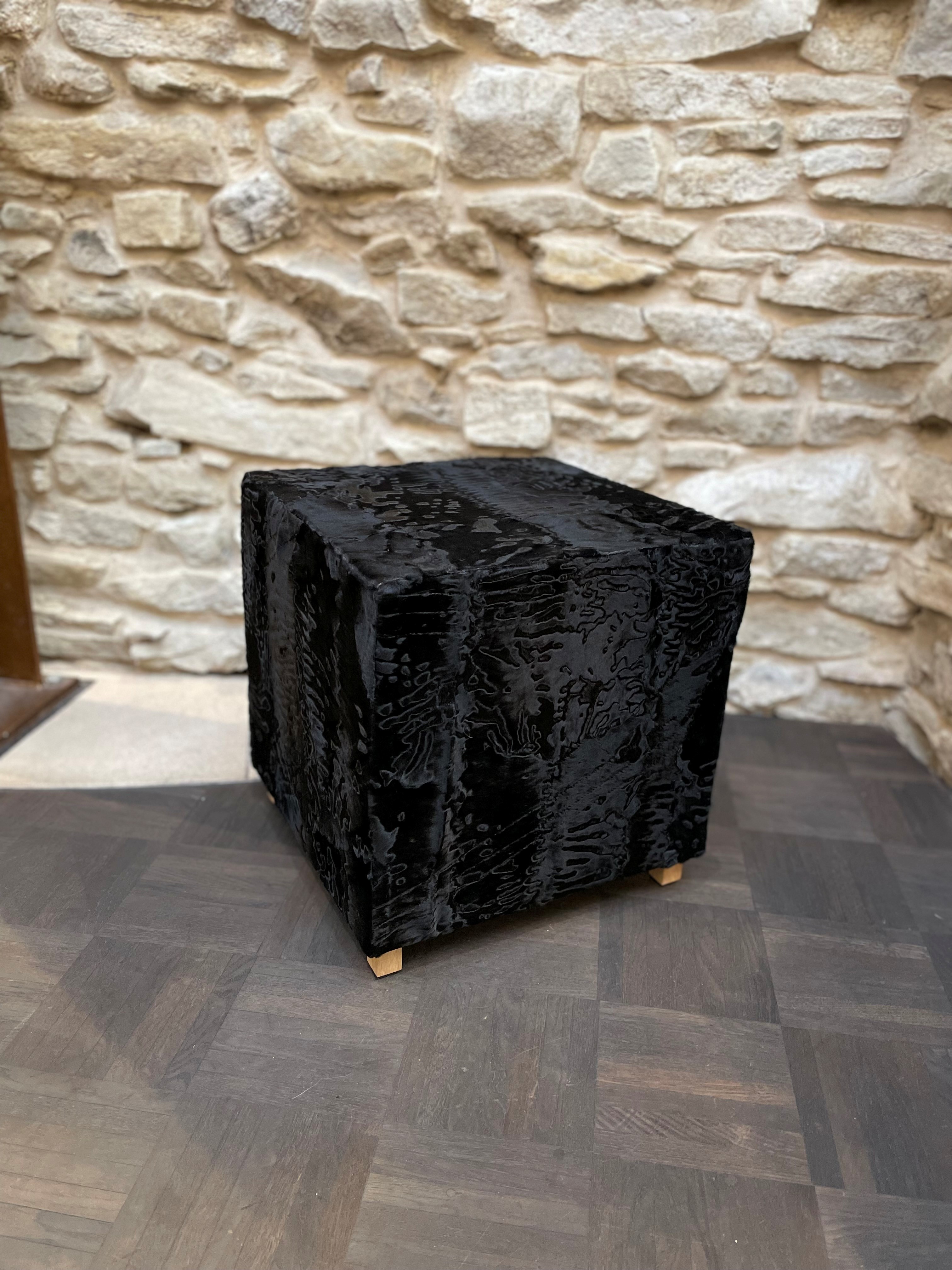 Umarbeitung eines Breitschwanz Capes in einen Hocker