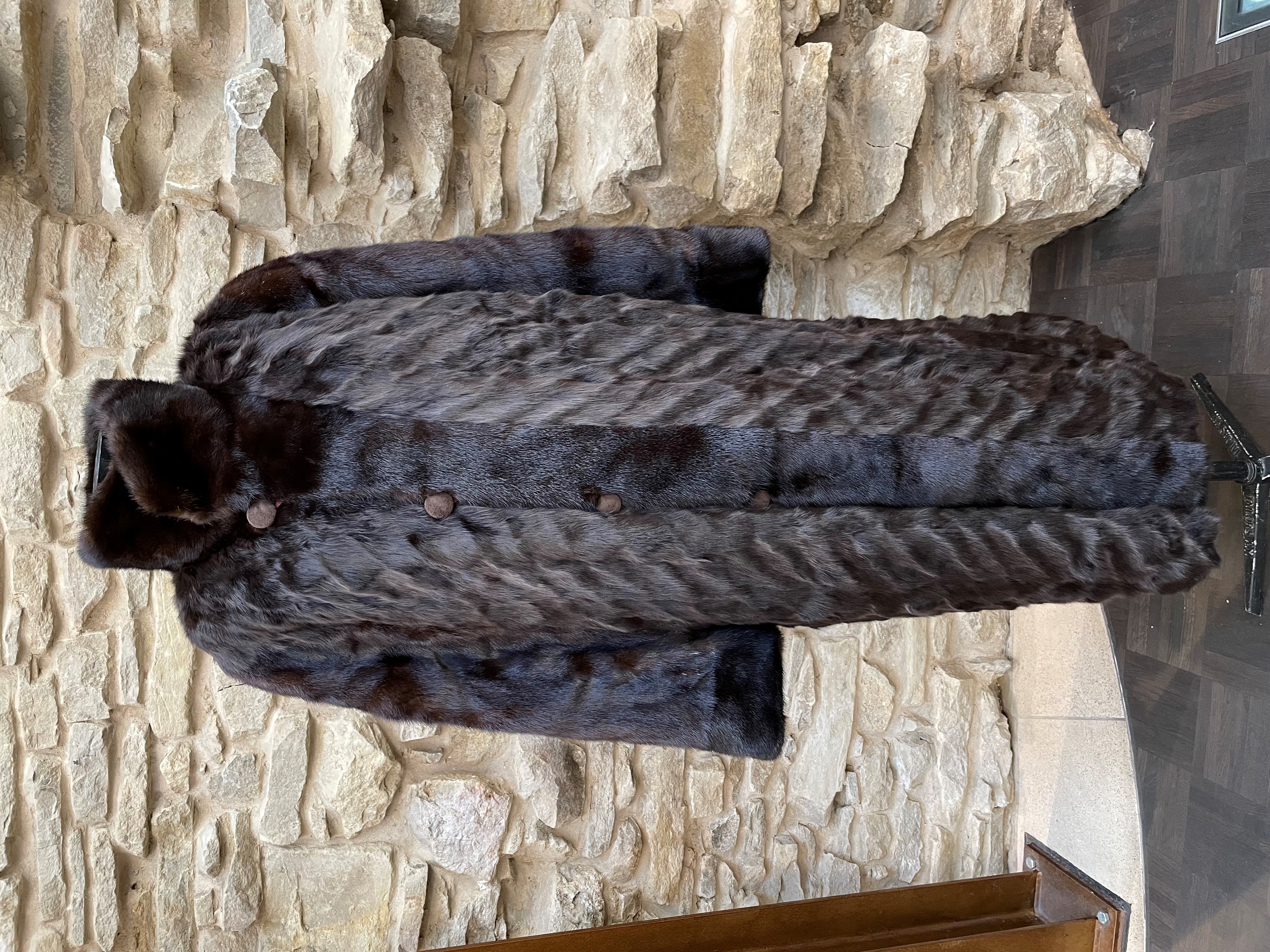 Umarbeitung eines Fehmantels zum Kurzmantel mit Baumwolle