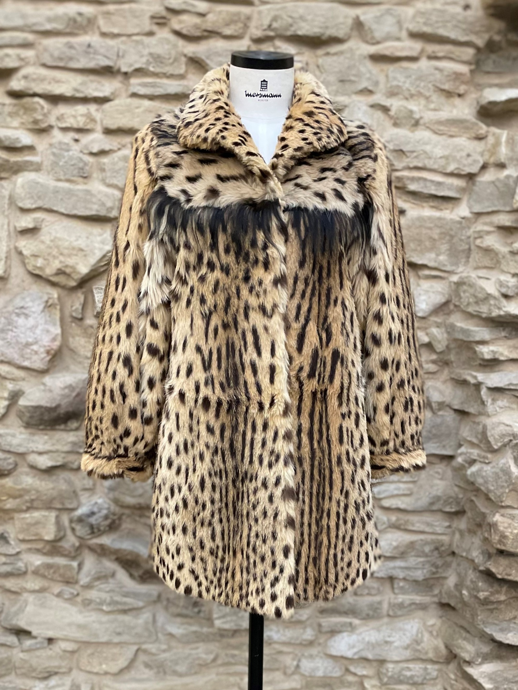 Kissenanfertigung aus einer Wildkatzenjacke