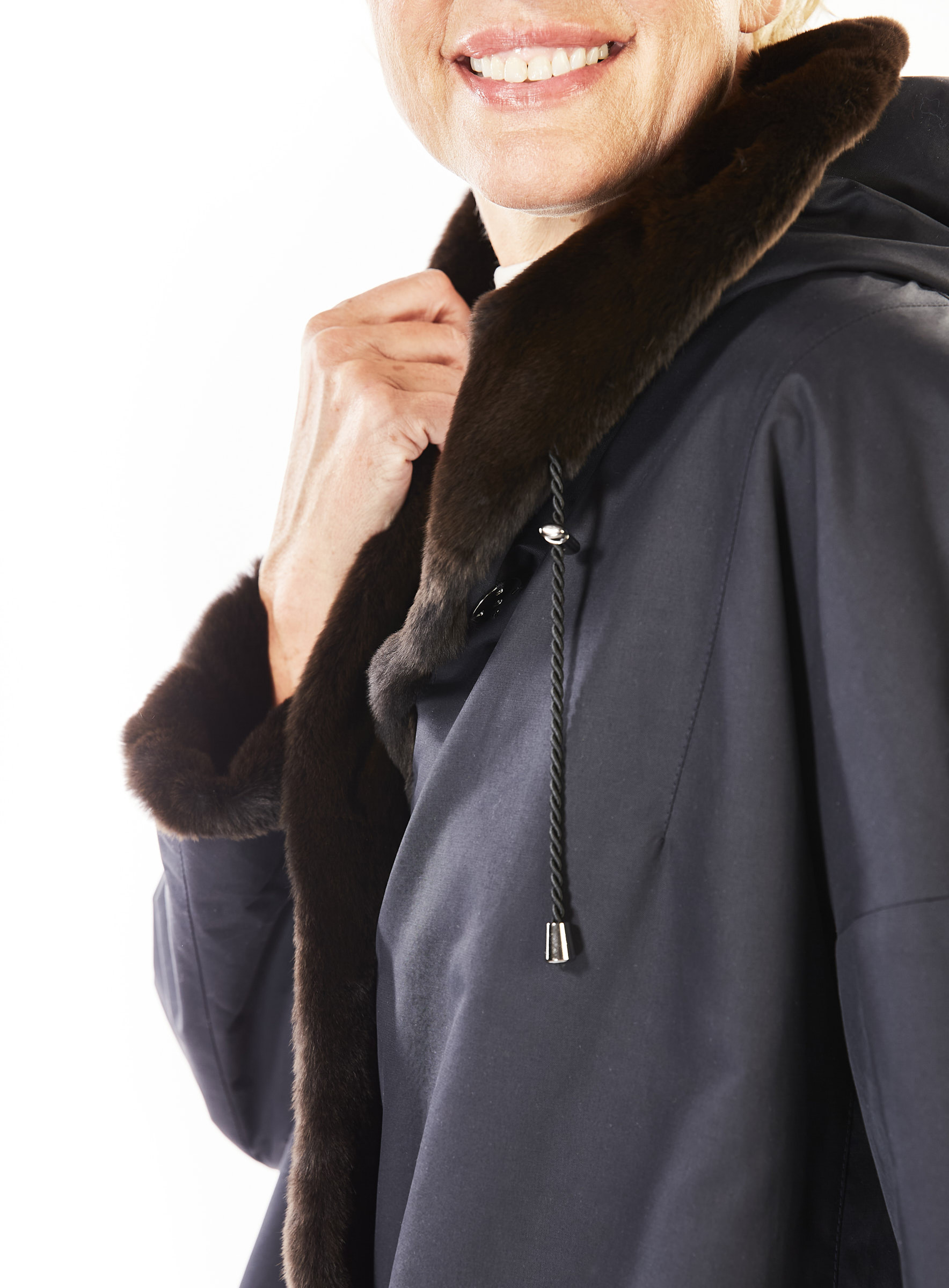 Dunkelblaue Wendejacke mit weichem Samtwiesel