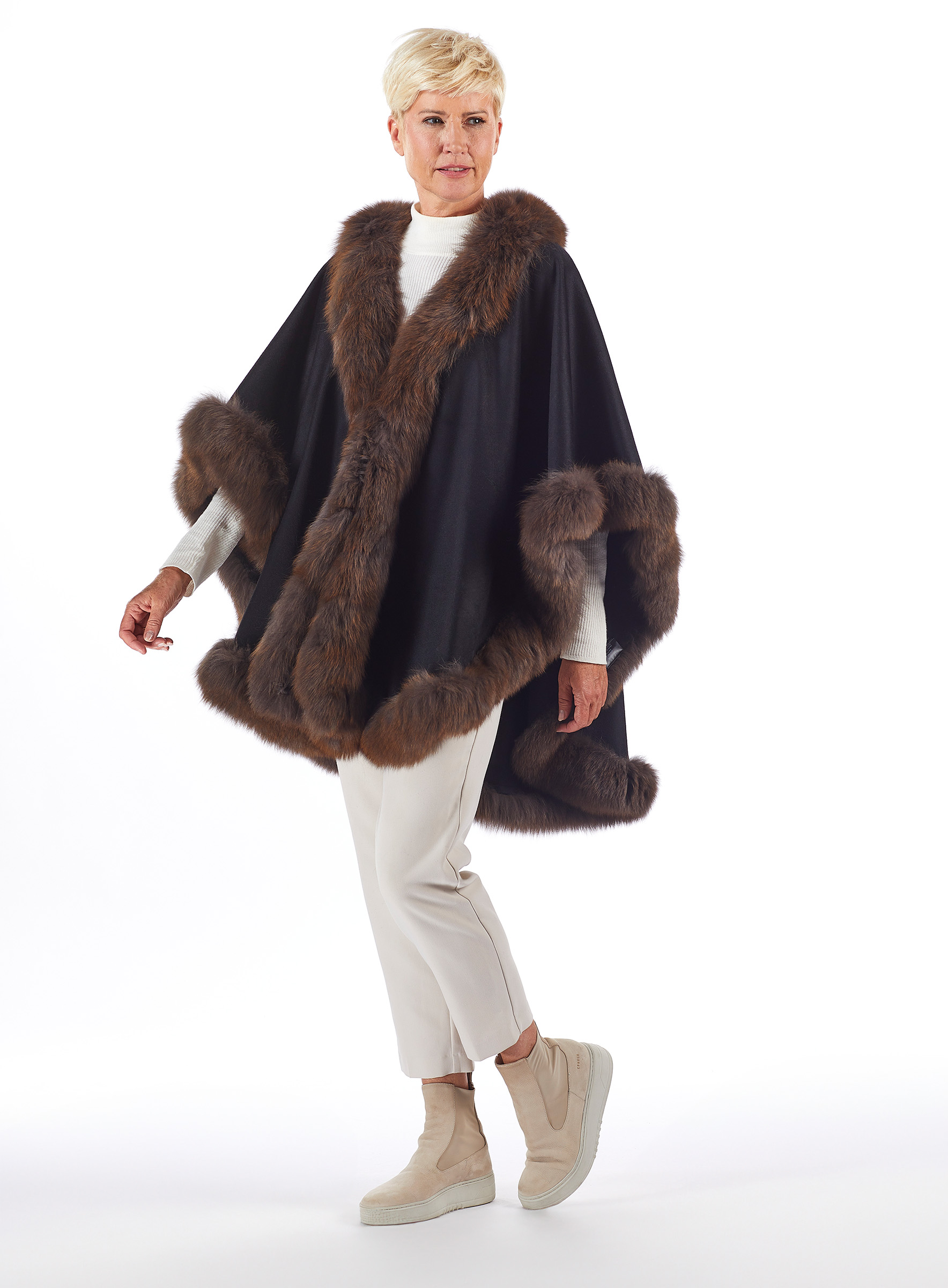 Cashmere Cape mit Blaufuchs in Zobeloptik