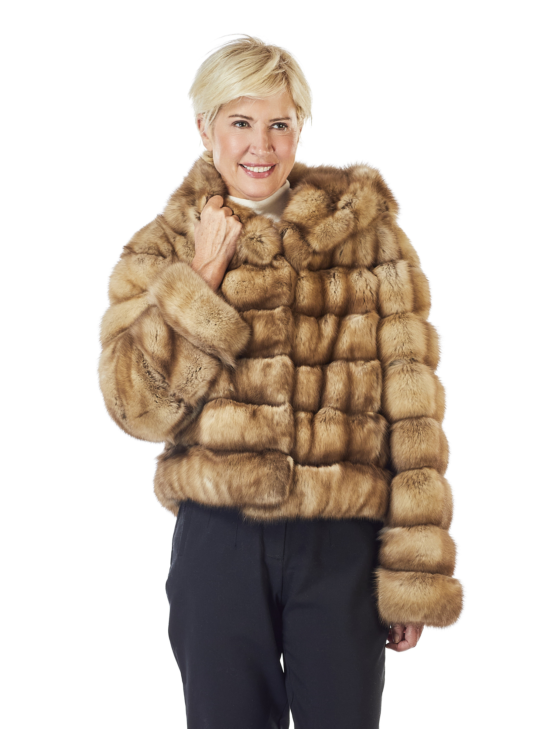 Kurze russische Zobeljacke mit Kapuze in Querverarbeitung