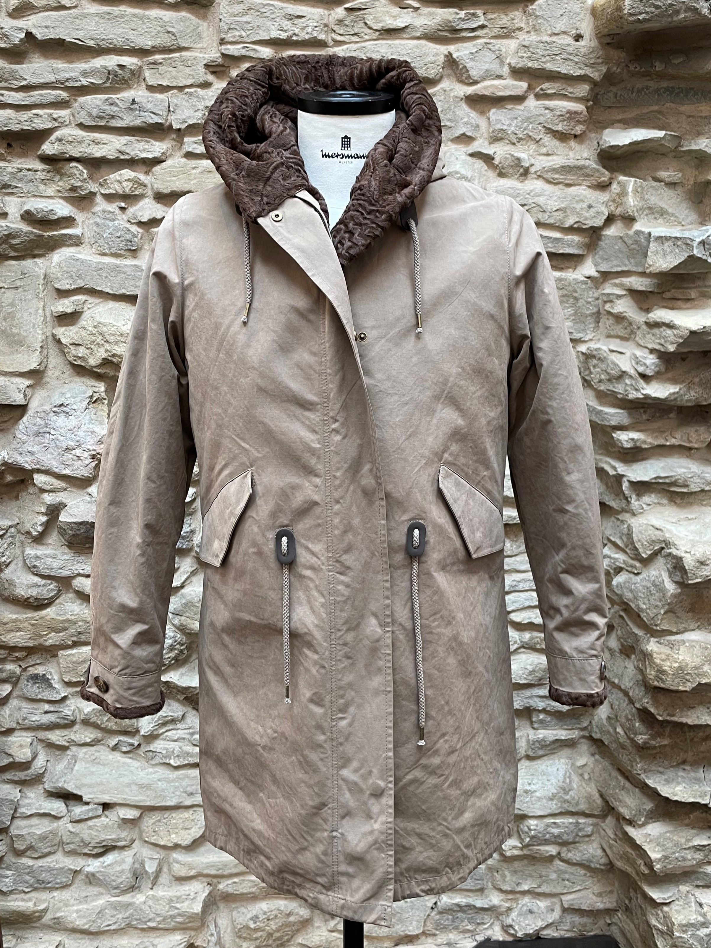 Einarbeiten eines Breitschwanz Persianer Mantels in einen Parka