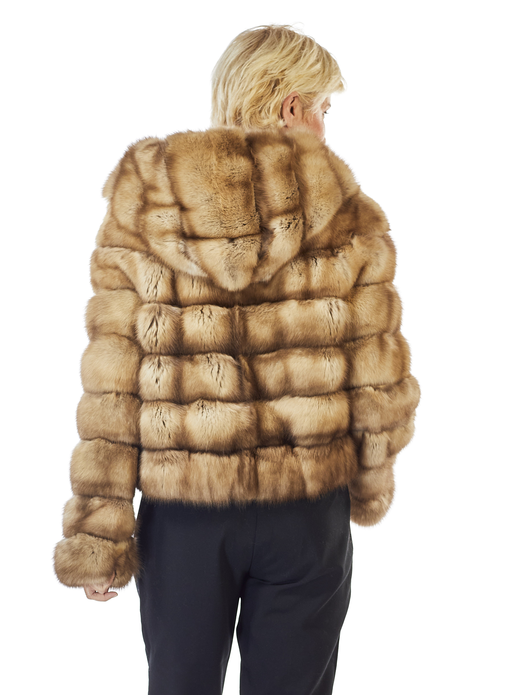 Kurze russische Zobeljacke mit Kapuze in Querverarbeitung