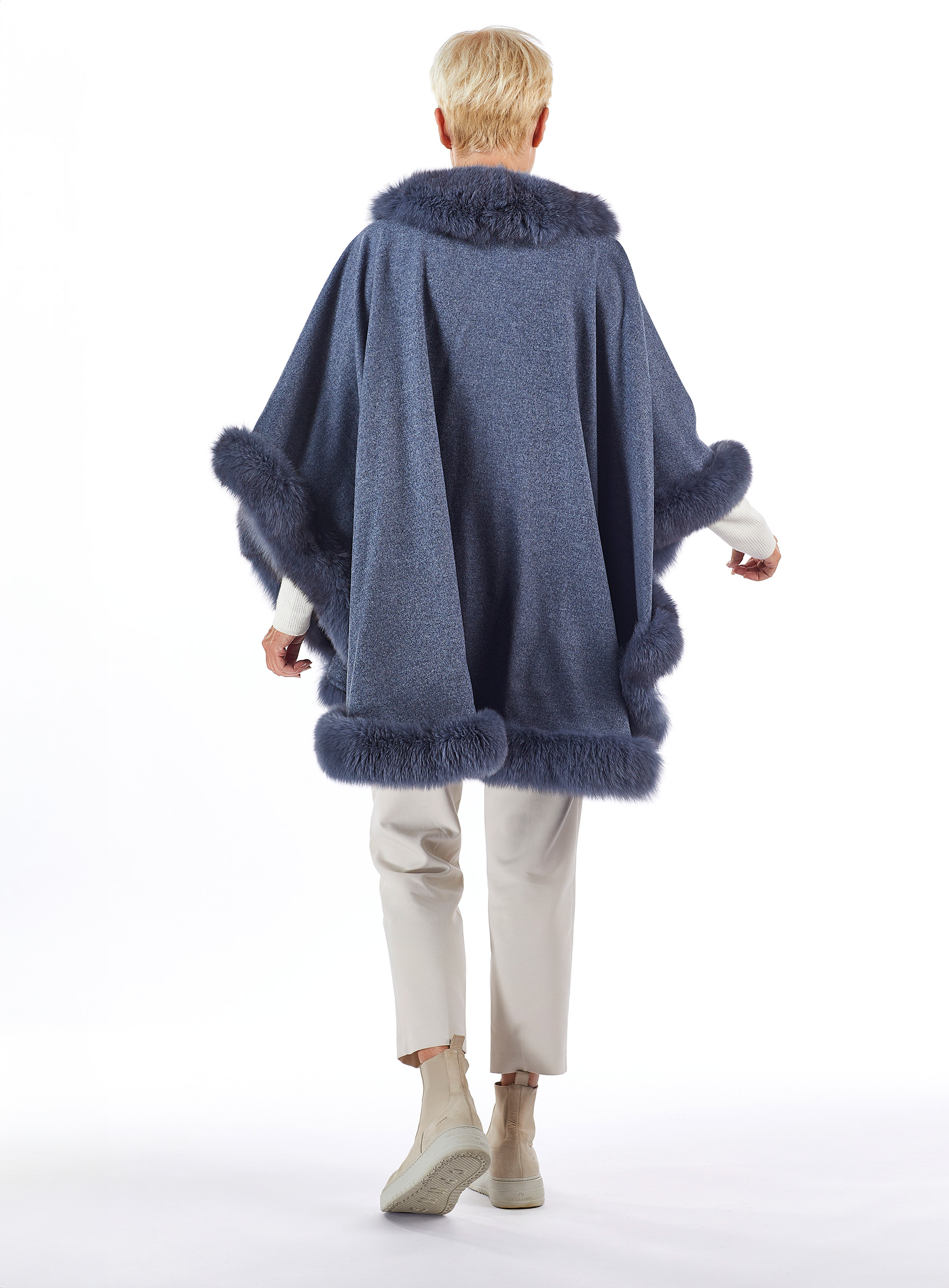 Cashmere Cape mit Fuchsverbrämung graublau