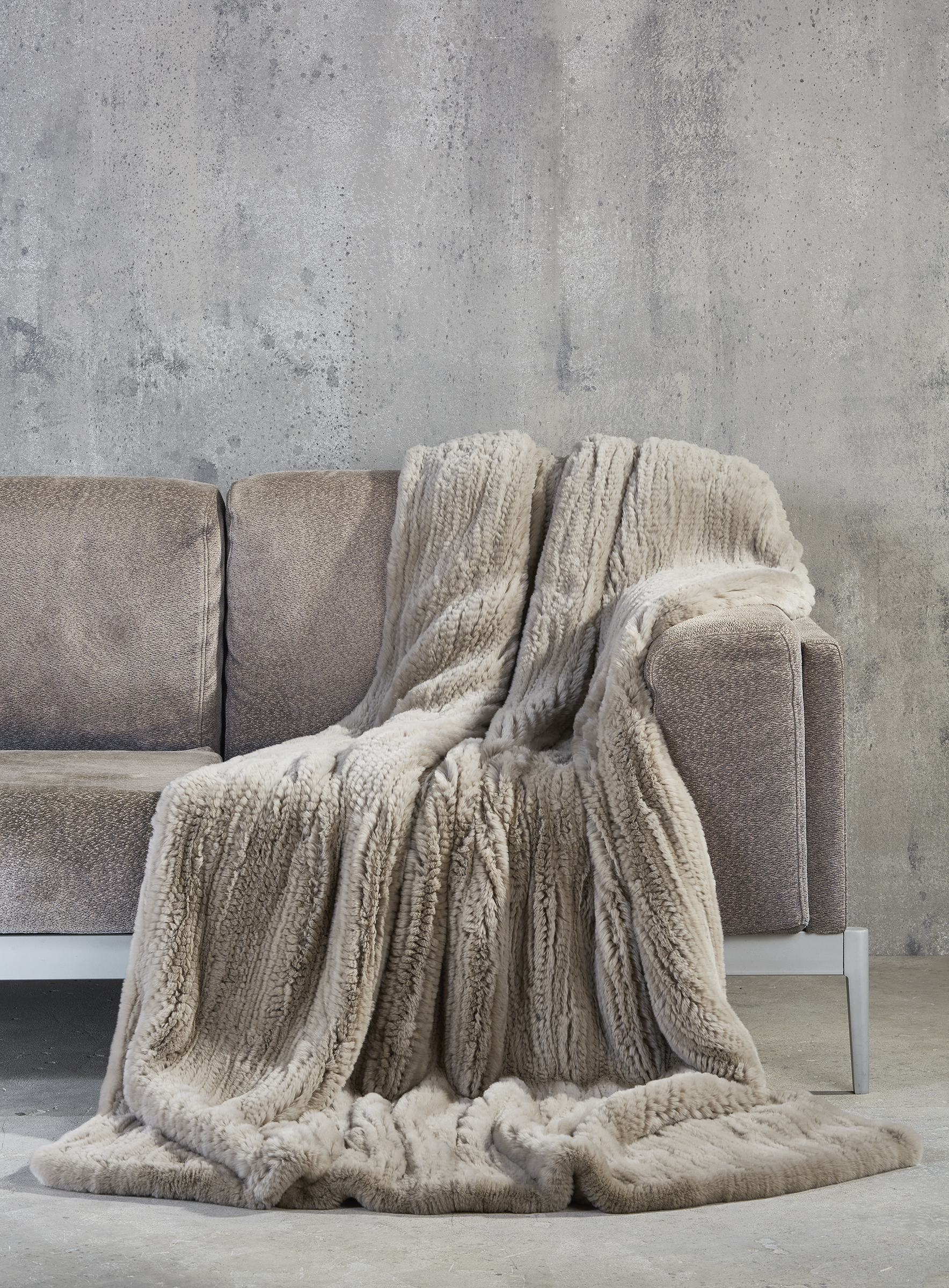 Premium Rexkanin Felldecke gewebt taupe | 200 x 140 cm