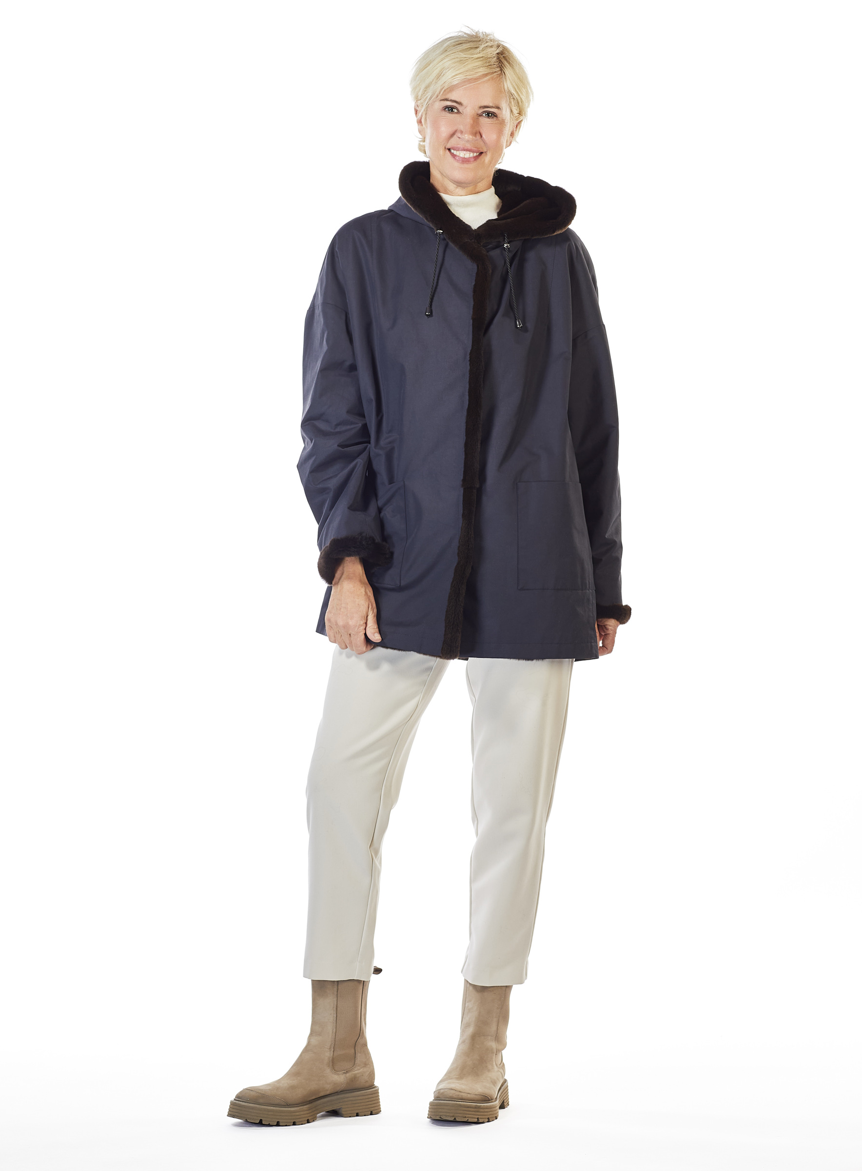 Dunkelblaue Wendejacke mit weichem Samtwiesel