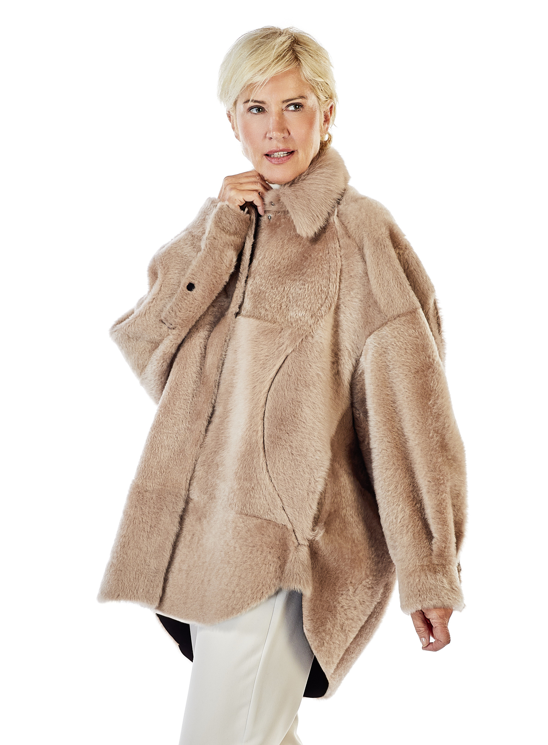 Lässig geschnittene Lammfelljacke mittelbraun oversized