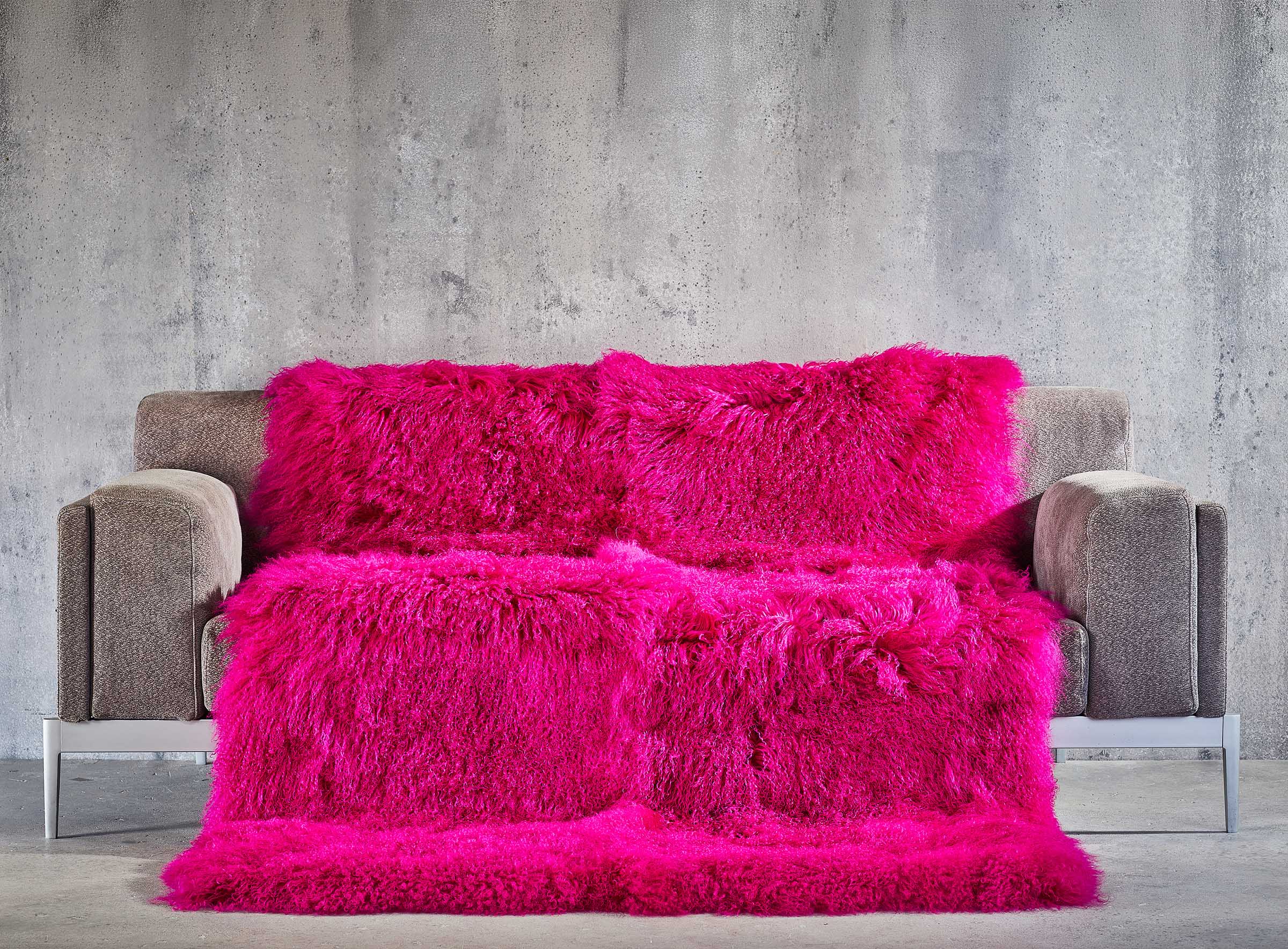 Tibetlamm Felldecke mit Stoffrückseite in pink