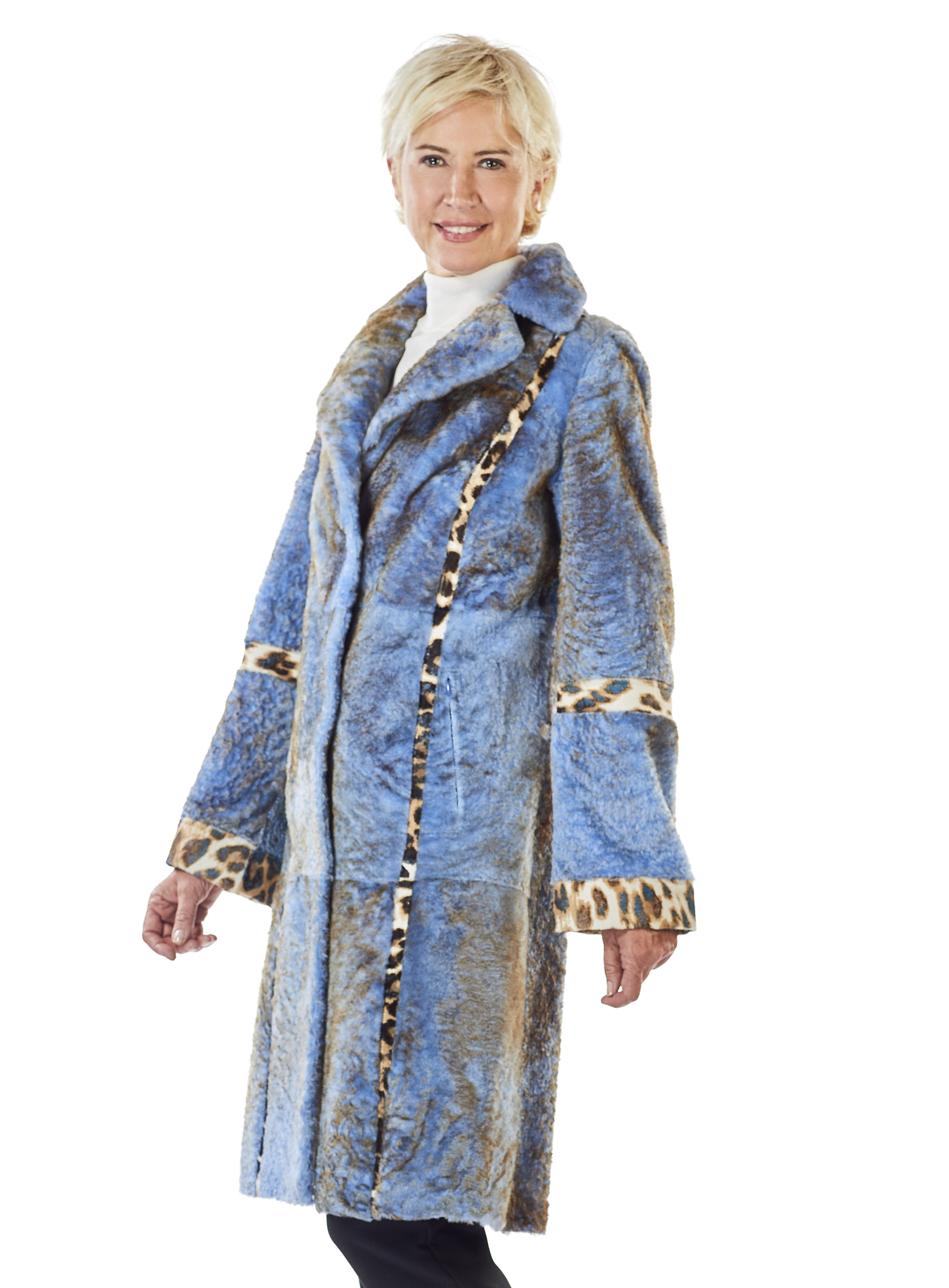 Modischer Lammfell Mantel mit Zickel in Leoprint