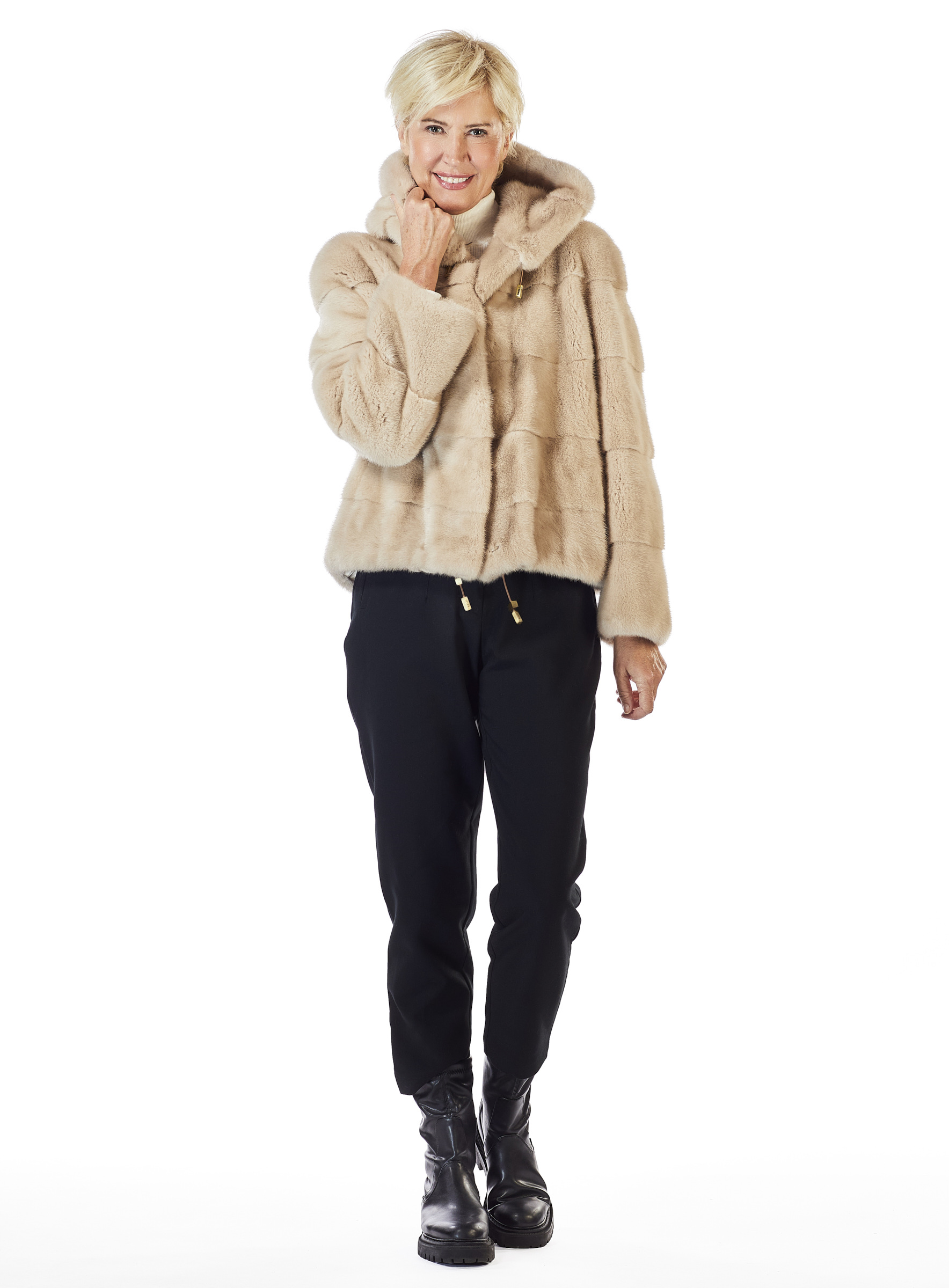 Kurze Nerz Kapuzenjacke in Querverarbeitung beige