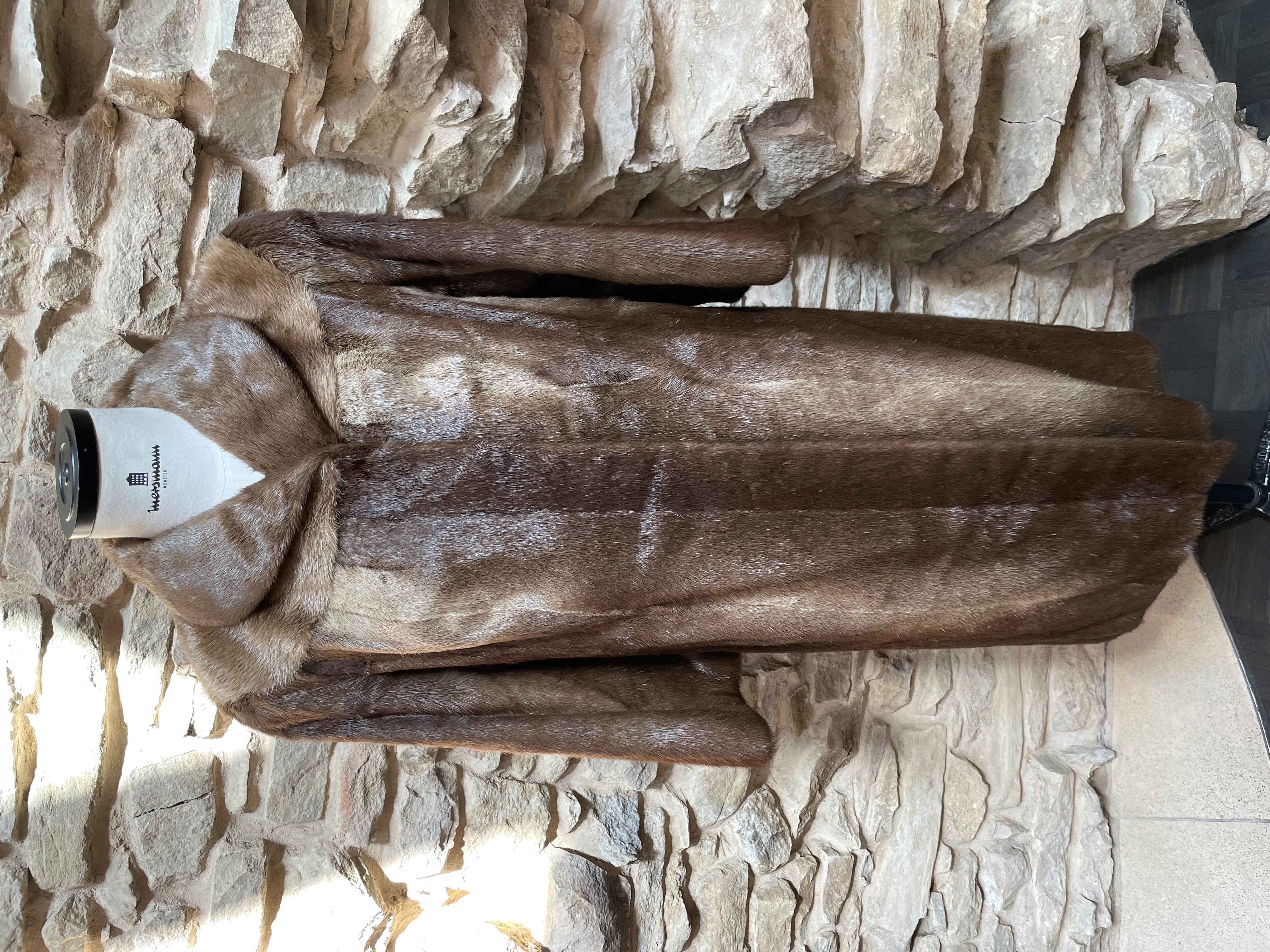 Umarbeitung eines Ottermantels in einen Sitzhocker