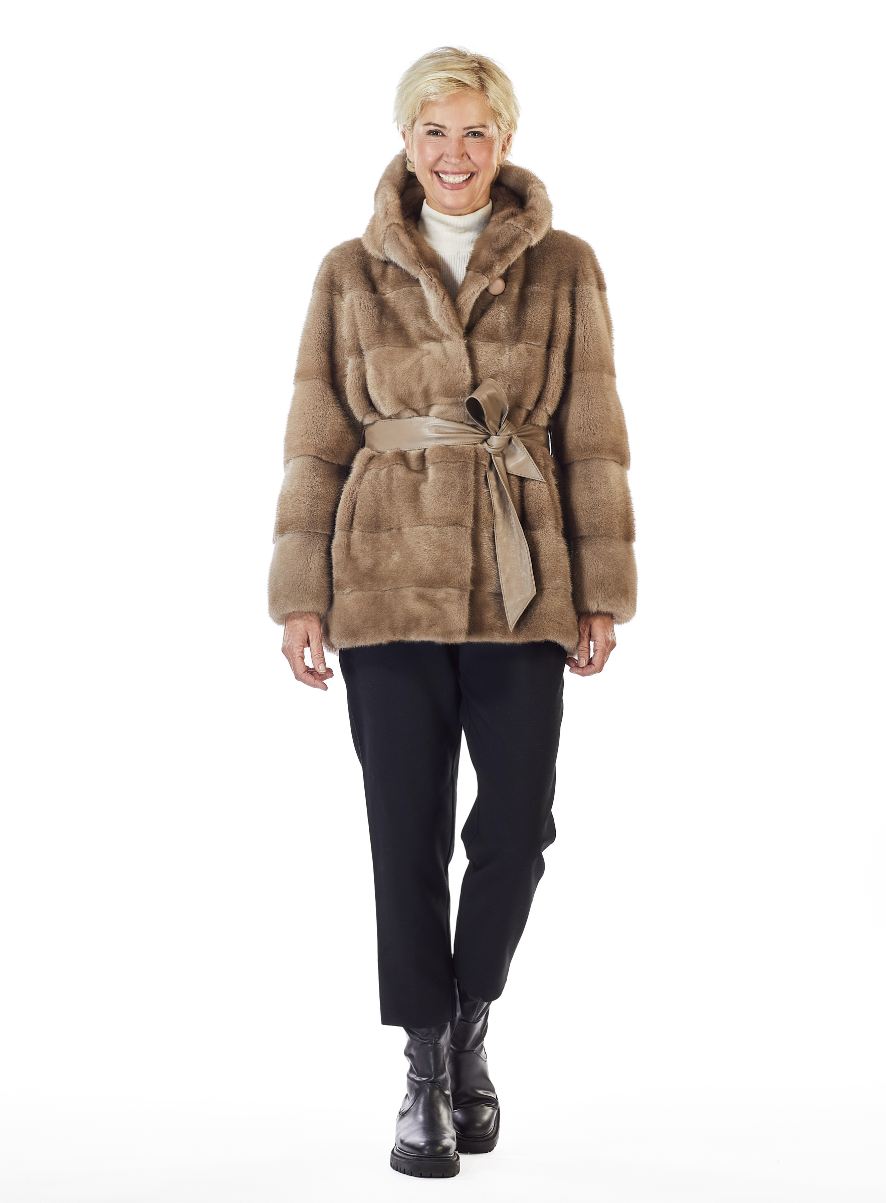 Nerz-Kapuzenjacke in Naturfarbe Pastel mit Gürtel