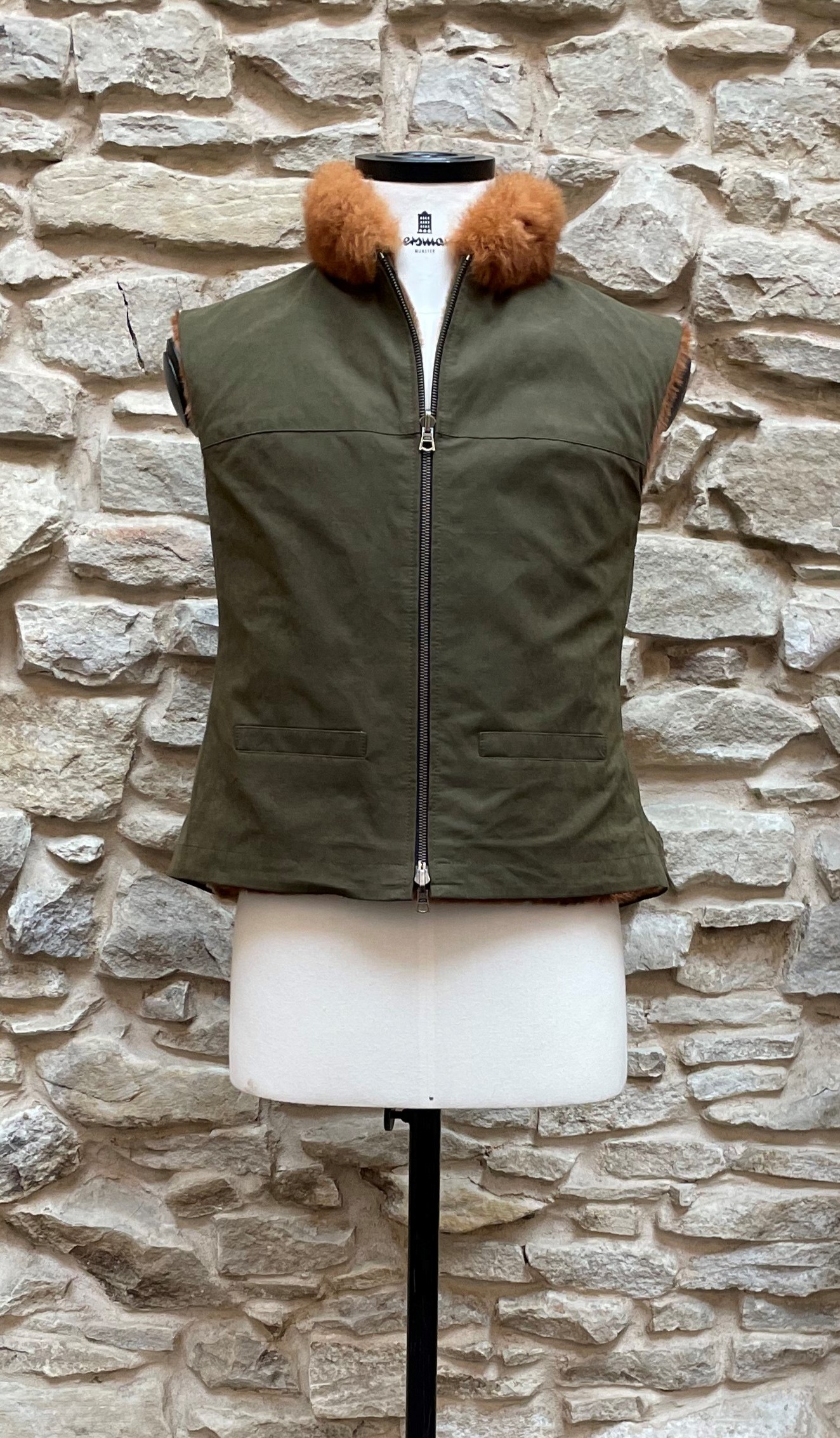 Umarbeitung einer Fohlenjacke zur Wendeweste mit Fellkragen