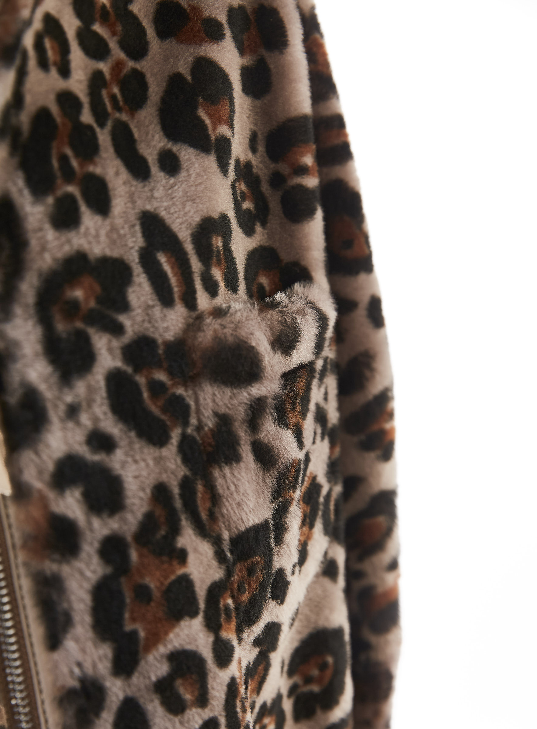 Merino Lammfell Jacke mit Leodruck