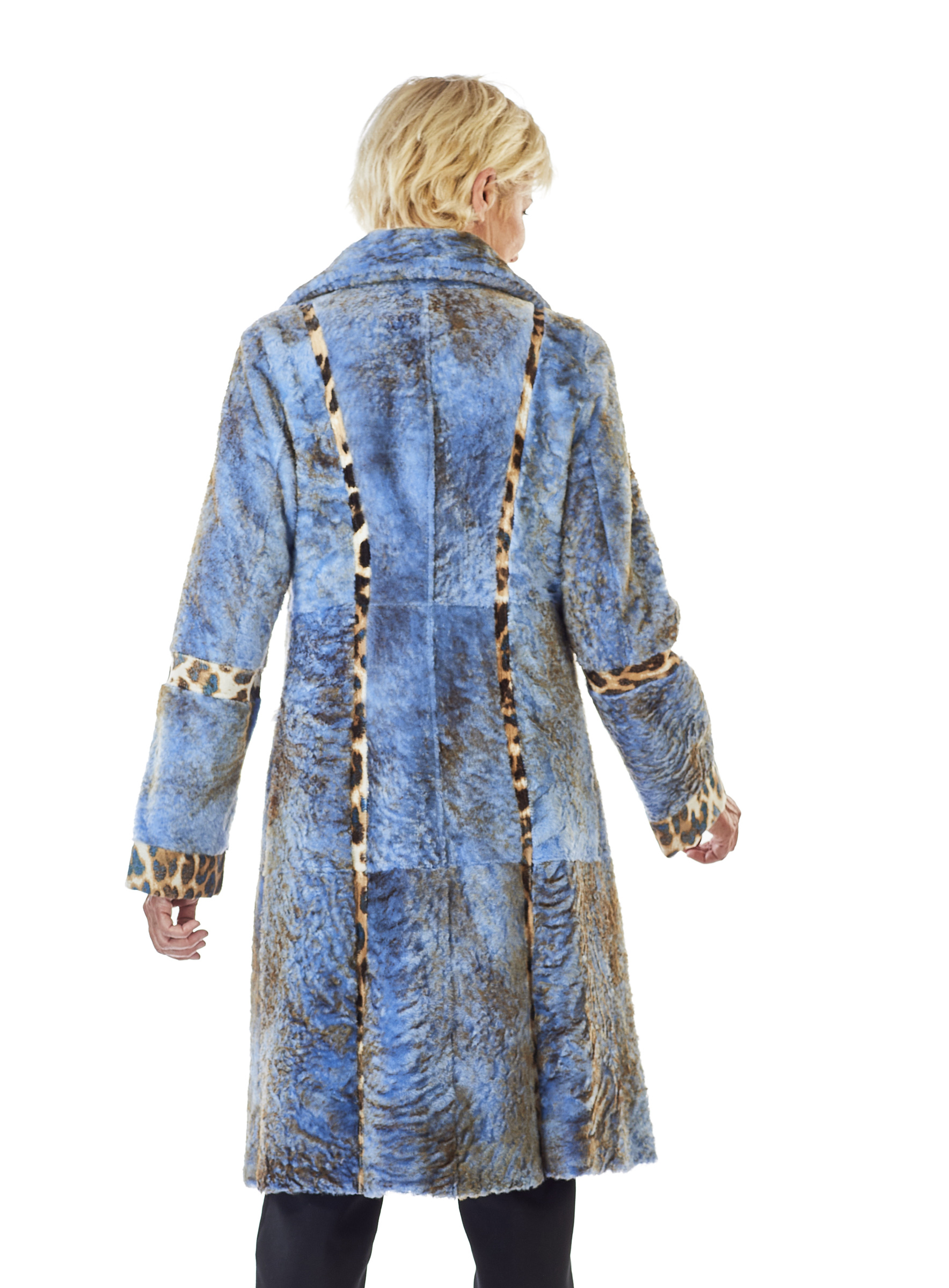 Modischer Lammfell Mantel mit Zickel in Leoprint