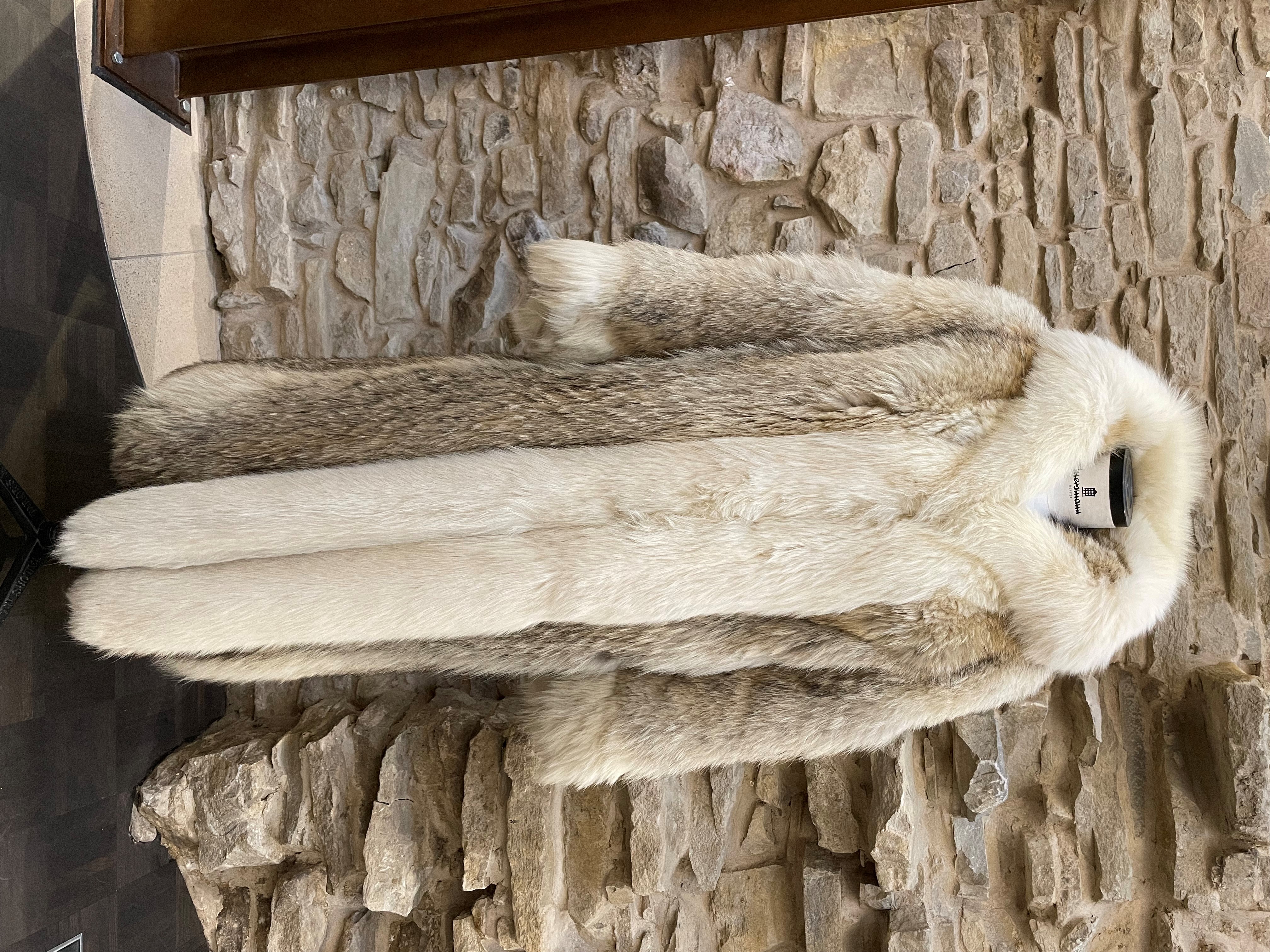 Umarbeitung eines Coyoenmantels in einen Coyoten Hocker
