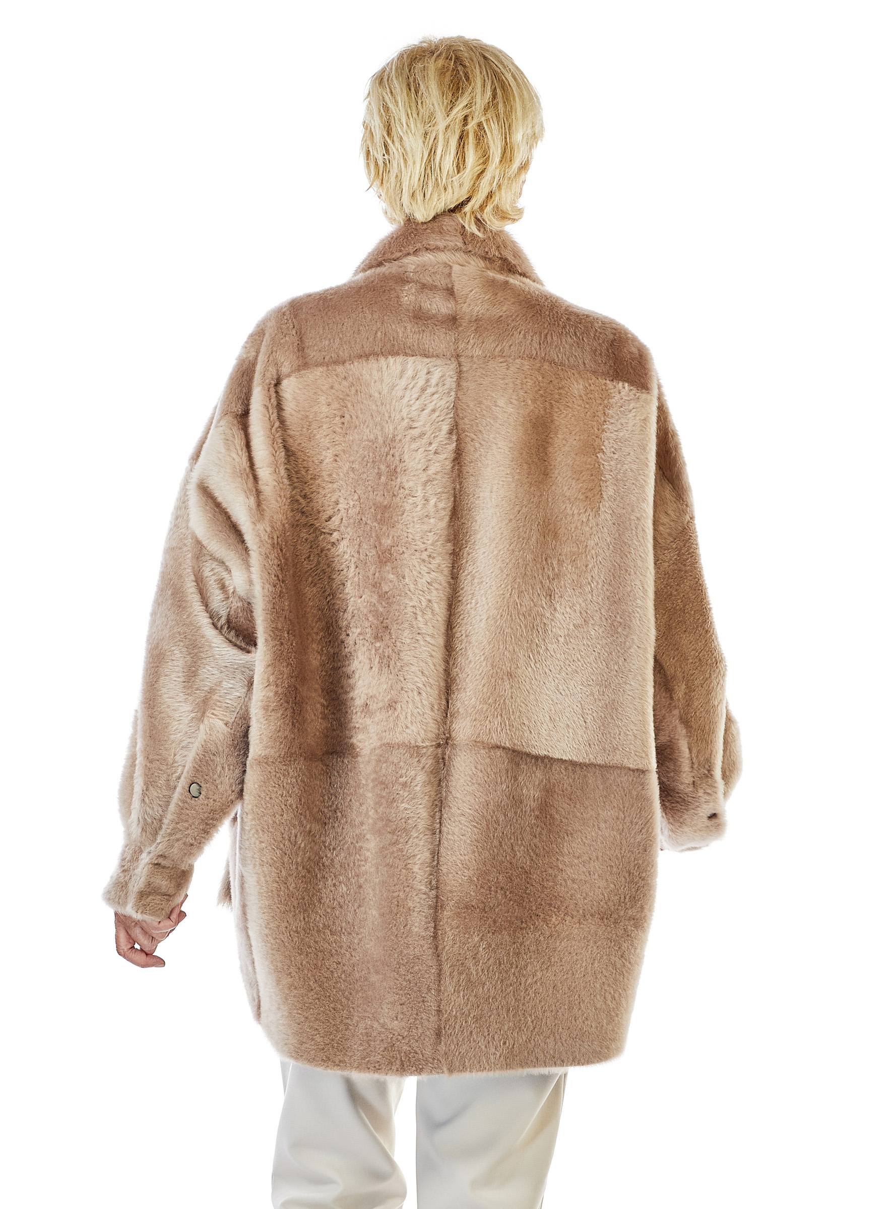 Lässig geschnittene Lammfelljacke mittelbraun oversized