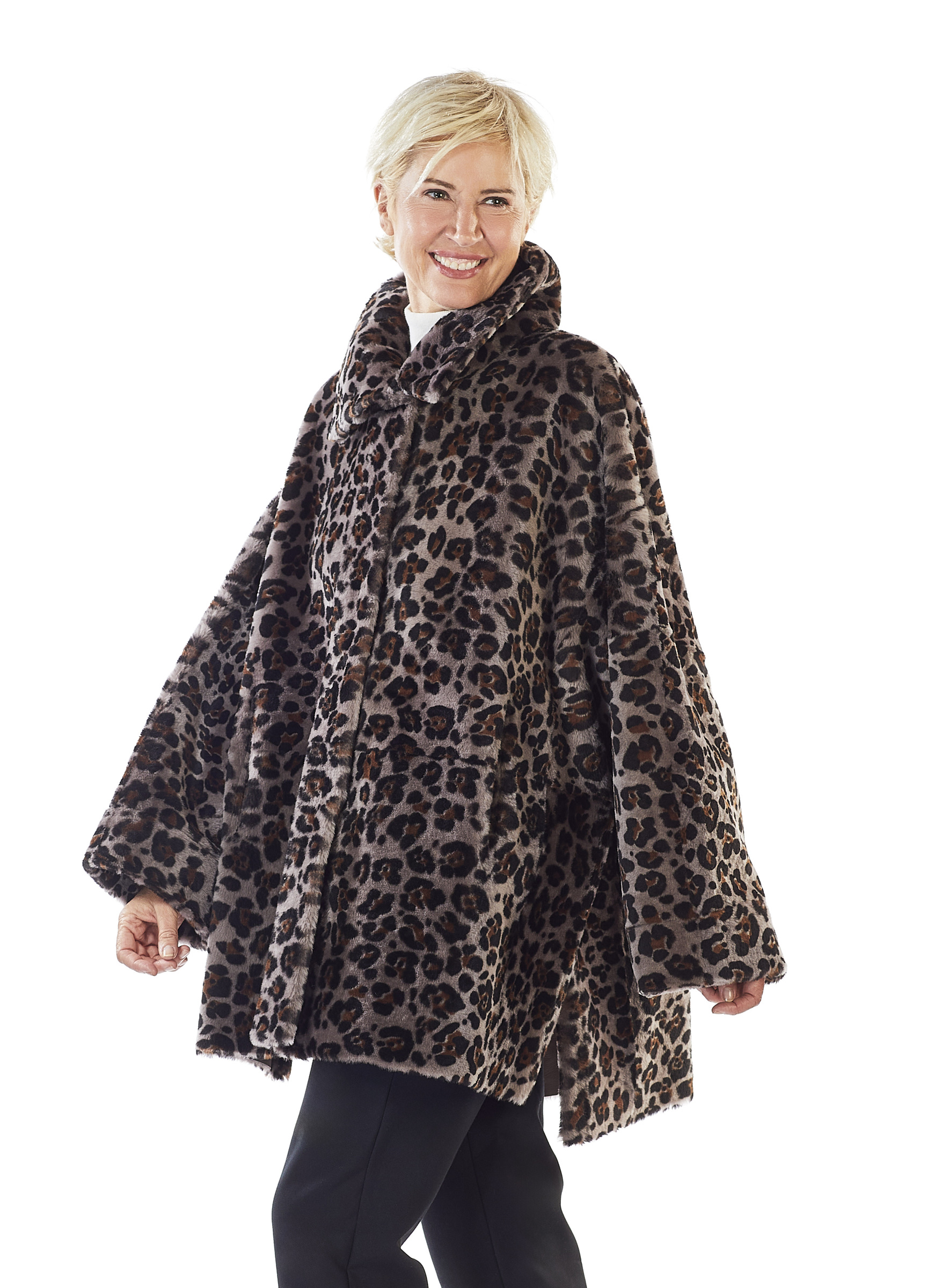Sportlich-elegante Jacke aus Lammfell mit Leoprint