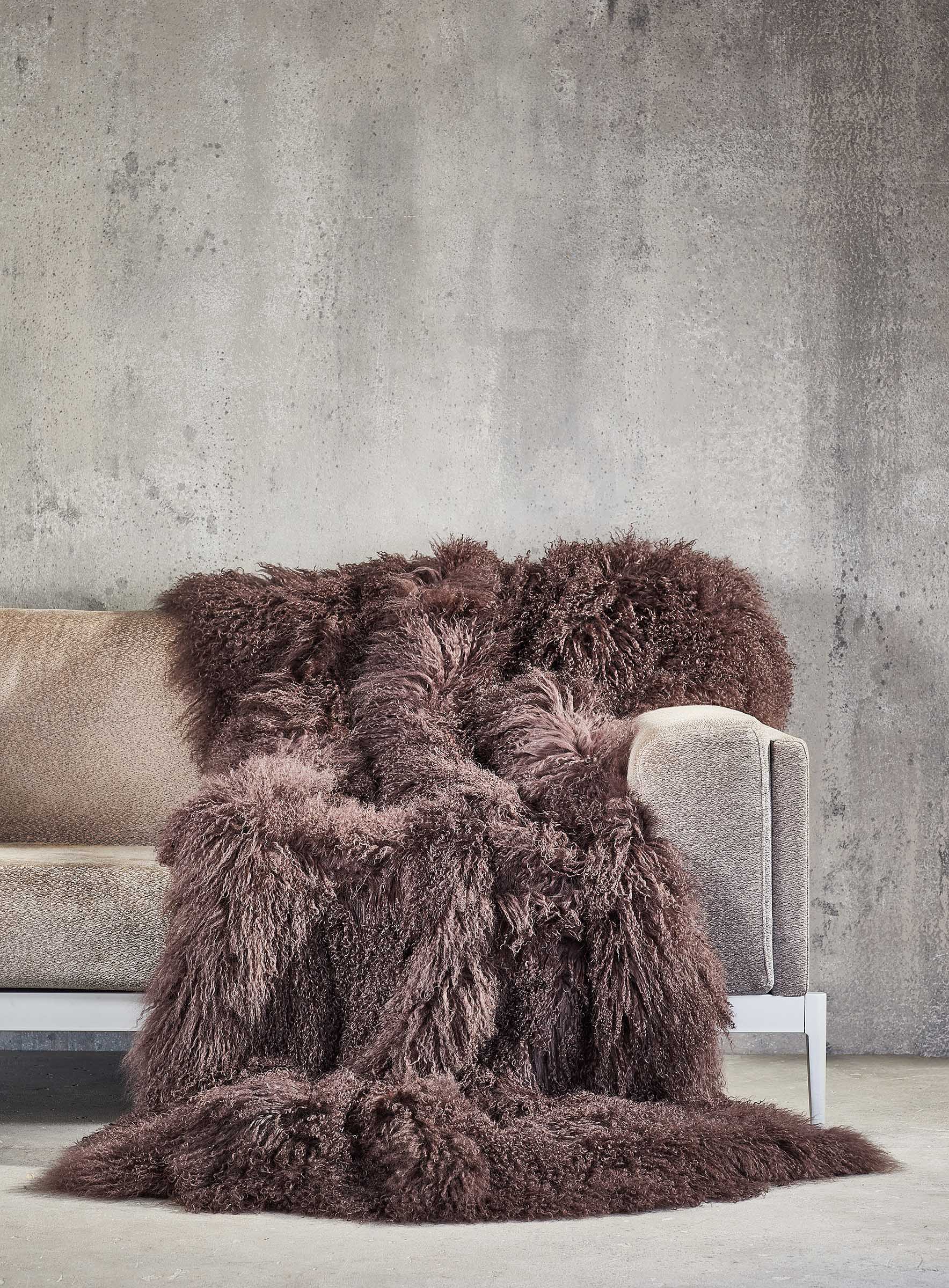 Tibetlamm Felldecke mit Stoff dunkelbraun