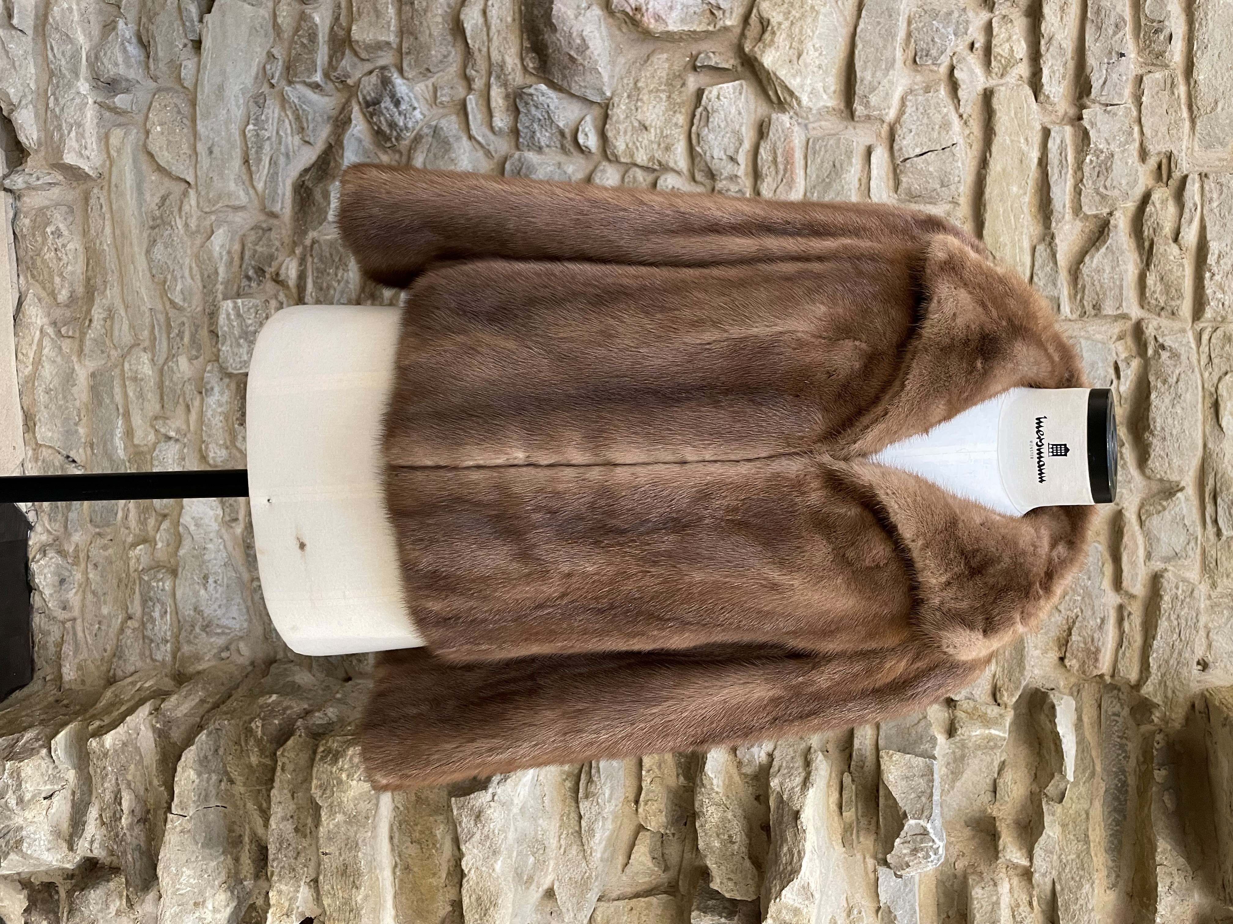 Umarbeitung einer Nerzjacke zum runden Hocker