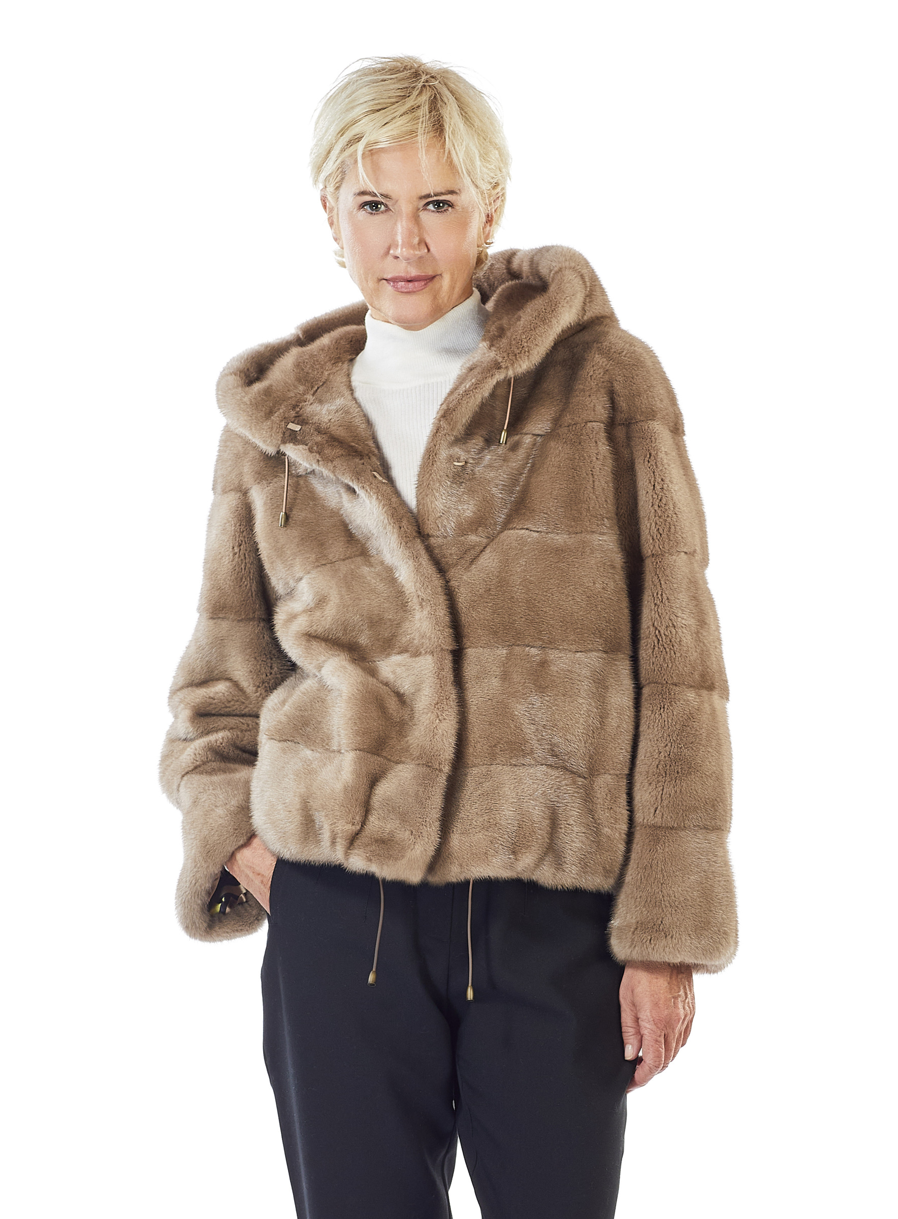 Kurze Nerz Kapuzenjacke in Querverarbeitung pearl