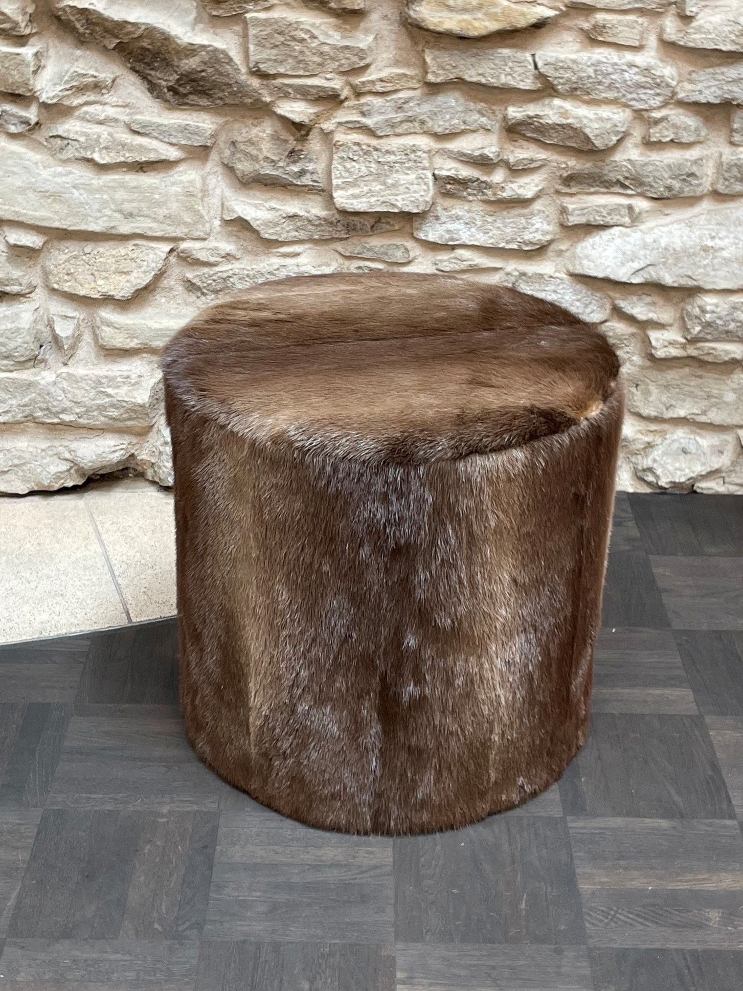 Umarbeitung eines Ottermantels in einen Sitzhocker