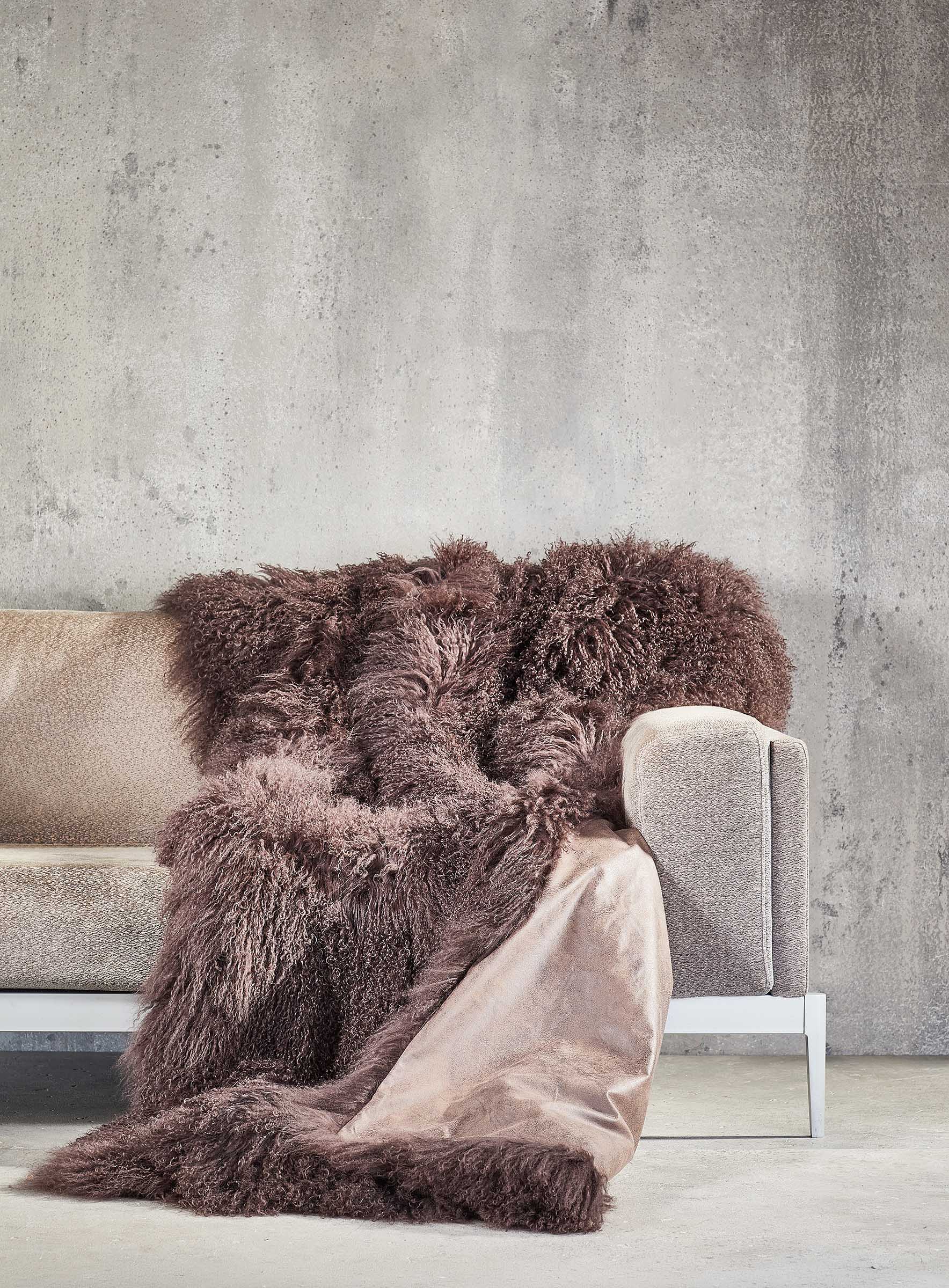 Tibetlamm Felldecke mit Stoff dunkelbraun