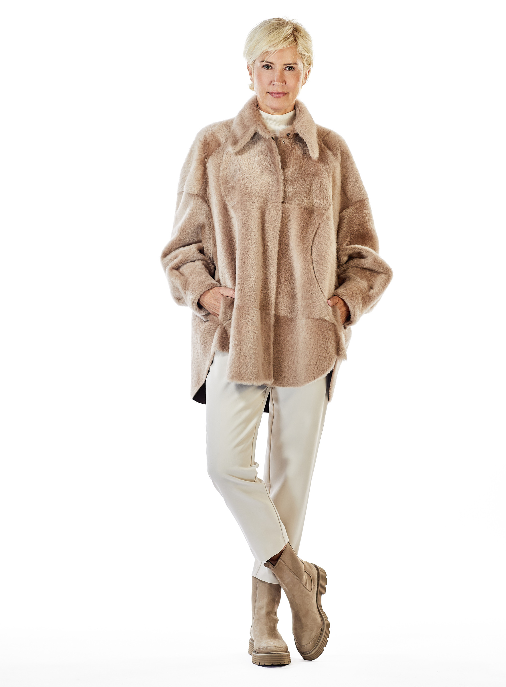 Lässig geschnittene Lammfelljacke mittelbraun oversized